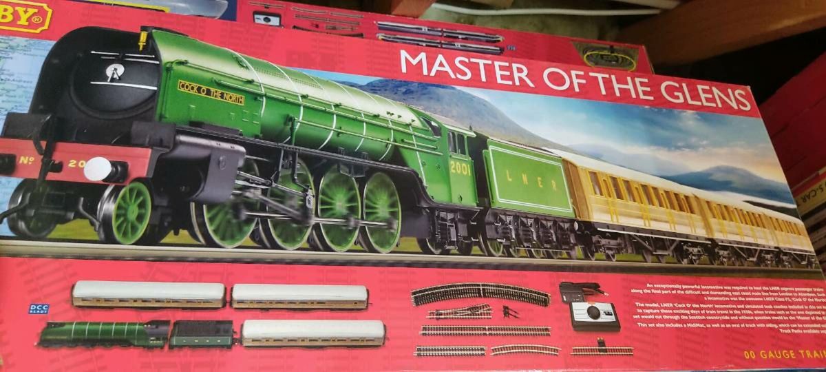 Hornby gloucester city sales pullman train set