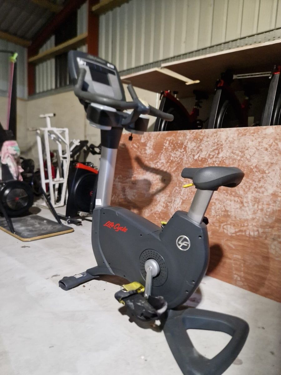 Life fitness hot sale cycling machine