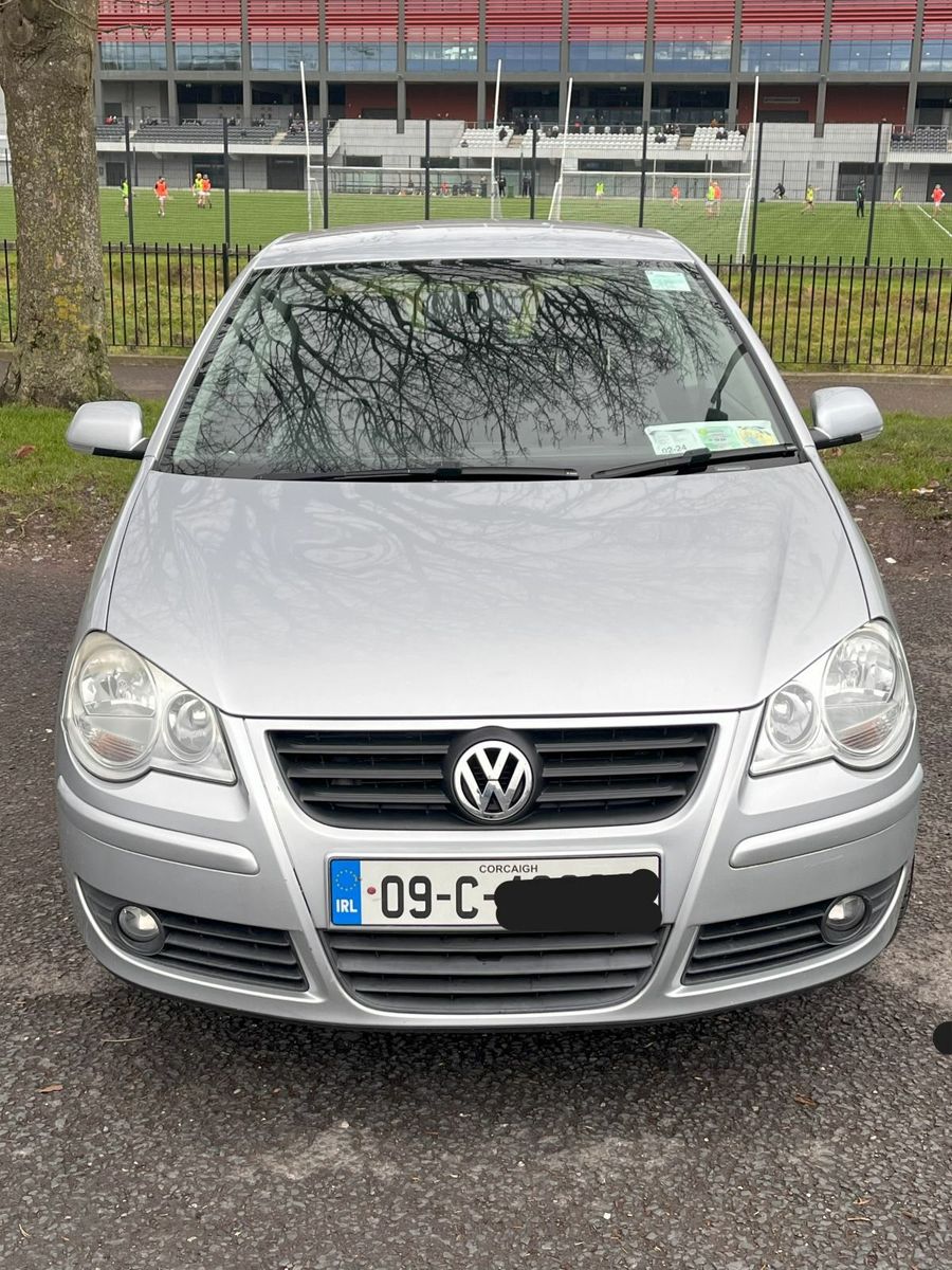 2009 - Volkswagen Polo ---