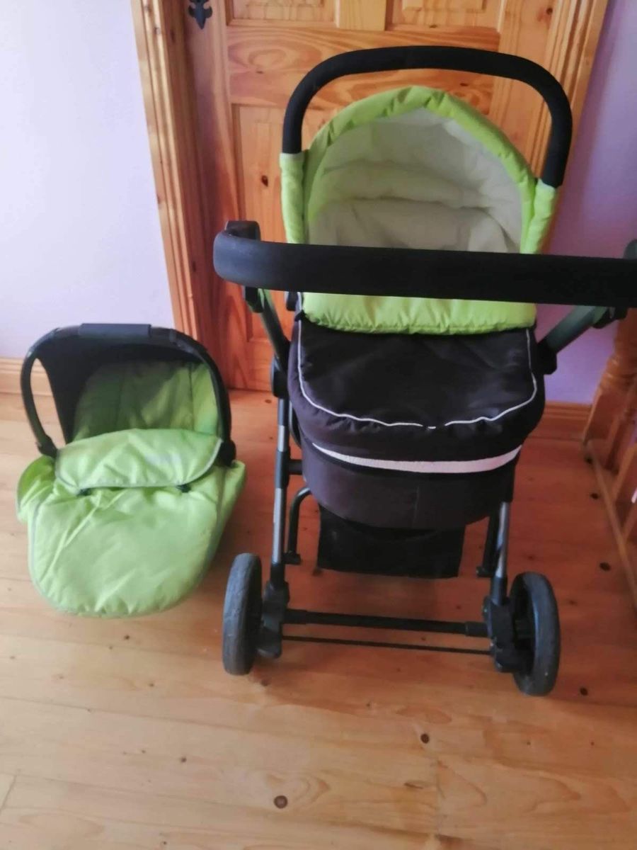 Beep twist outlet pram