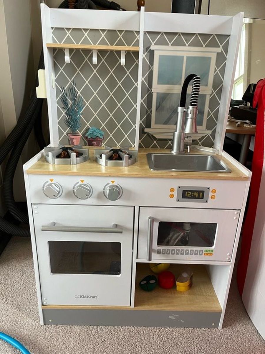 Done deal hot sale toy kitchen