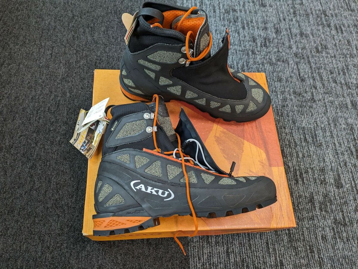 Mountaineering boots deals sale
