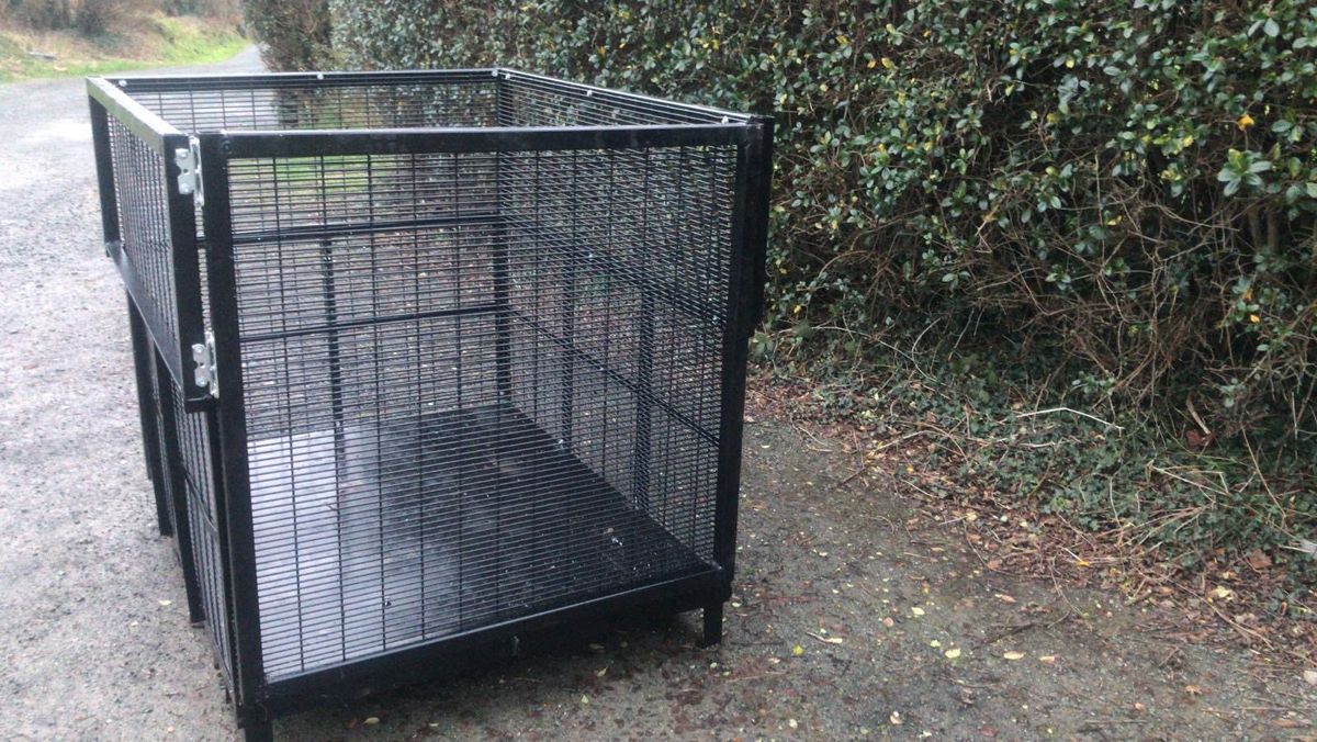 Done deal hotsell dog cages