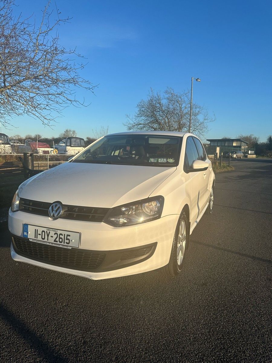 2011 - Volkswagen Polo Manual