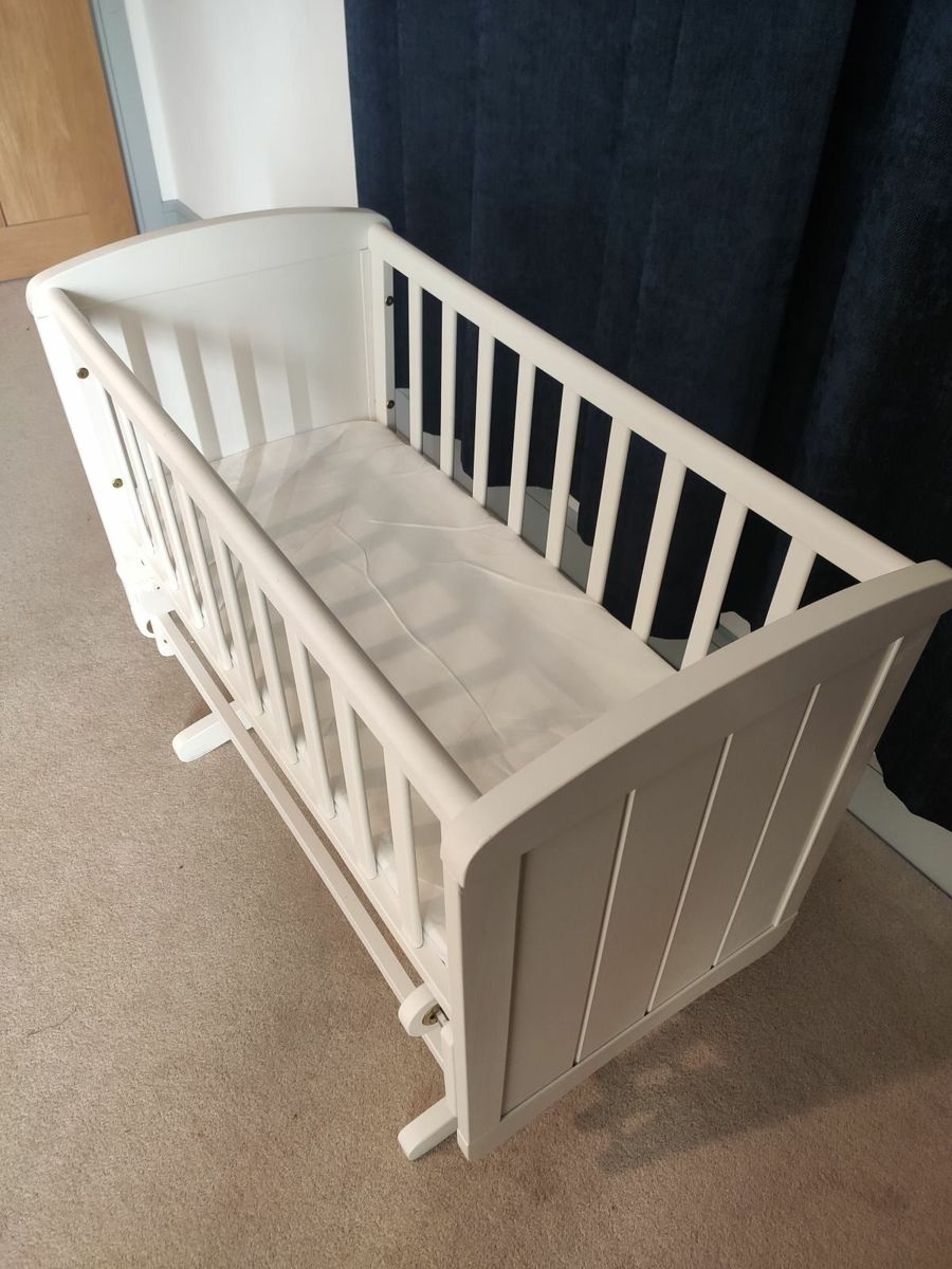 Mothercare gliding outlet crib