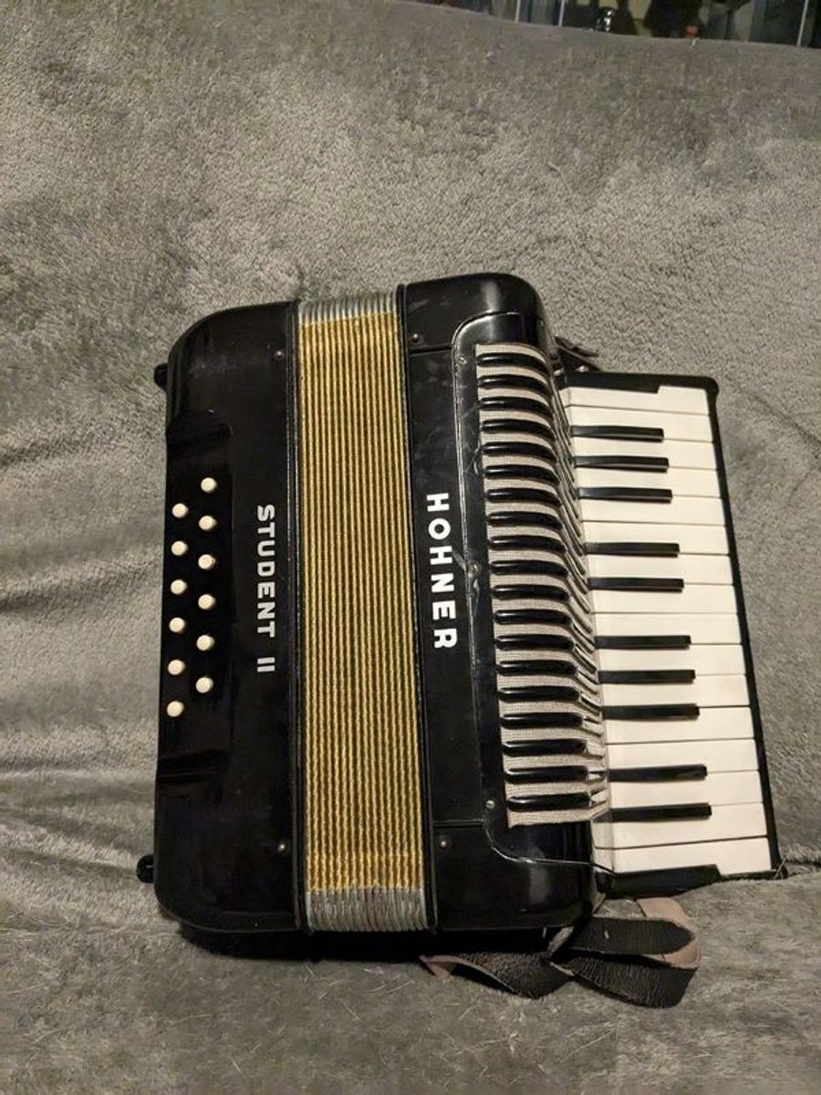 Hohner student deals 2 accordion