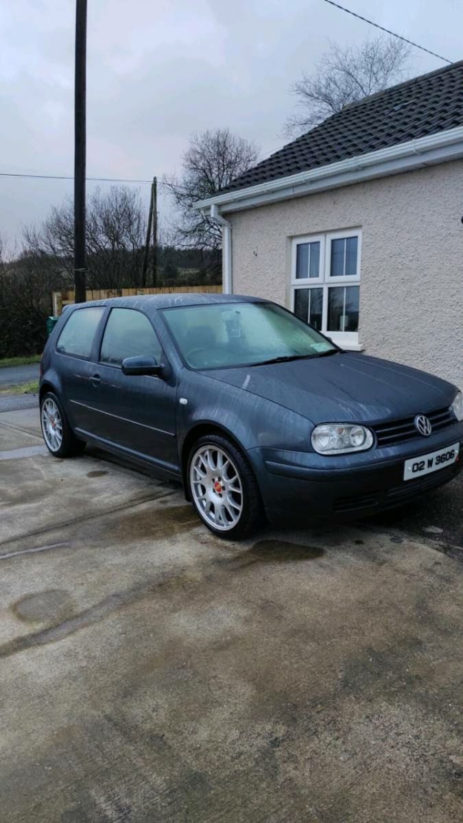 2002 - Volkswagen Golf ---