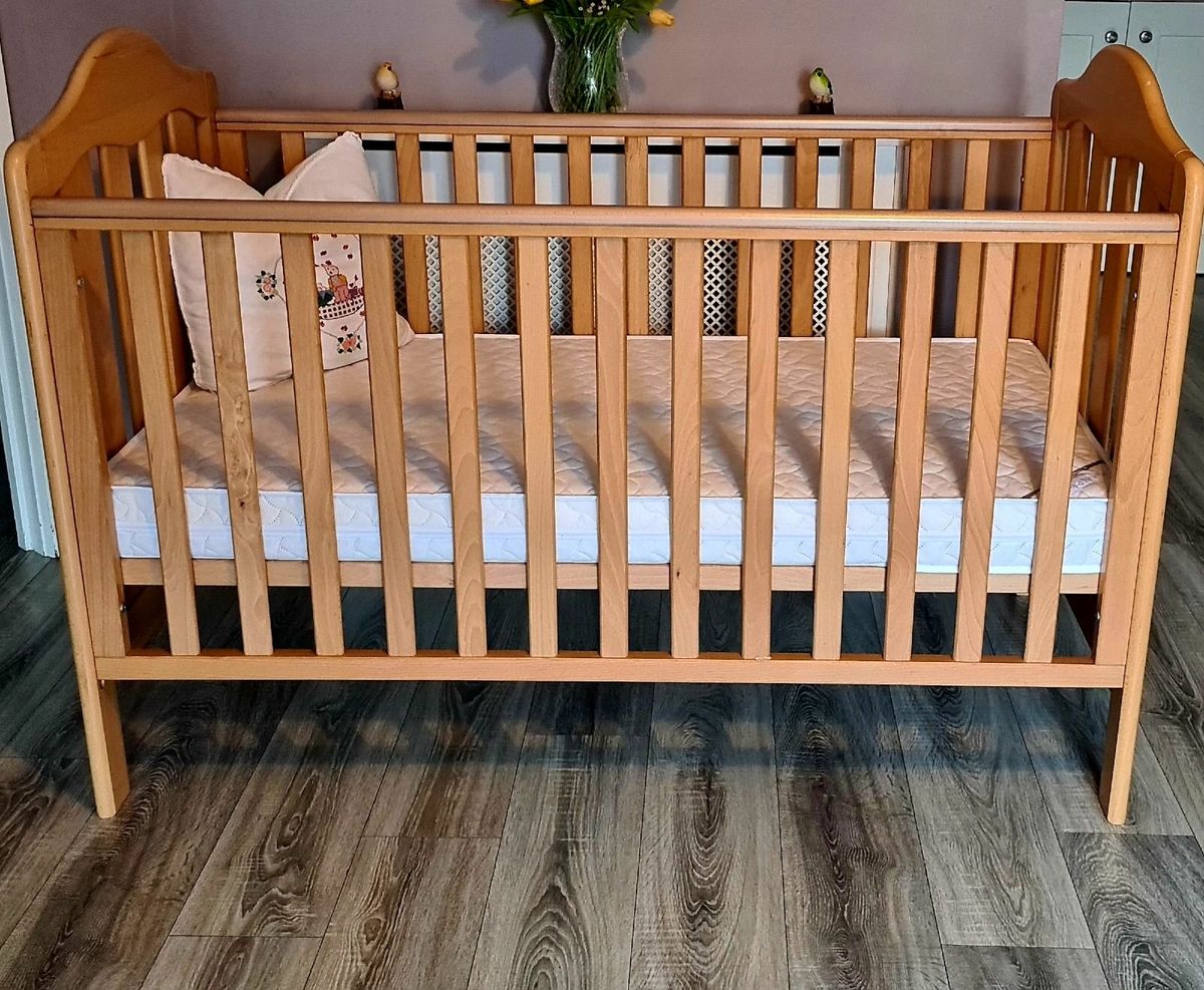 Mamas and papas store lucia cot bed