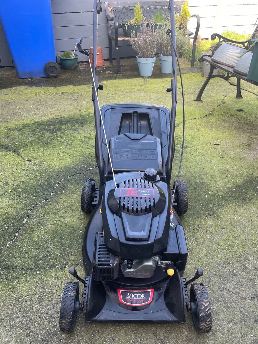 Victor self drive discount lawnmower