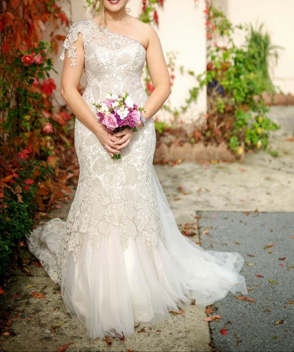 Used plus size wedding dresses store near me