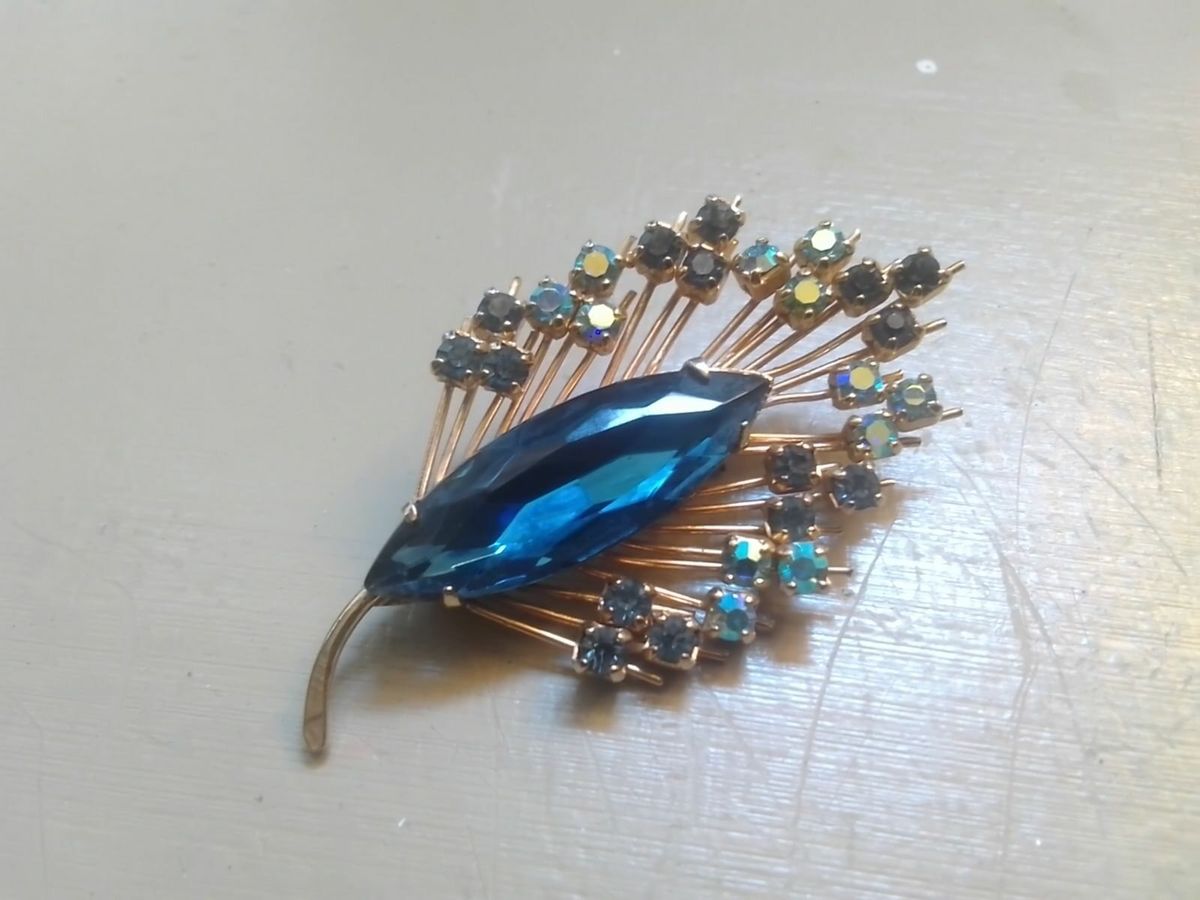 Blue brooch outlet