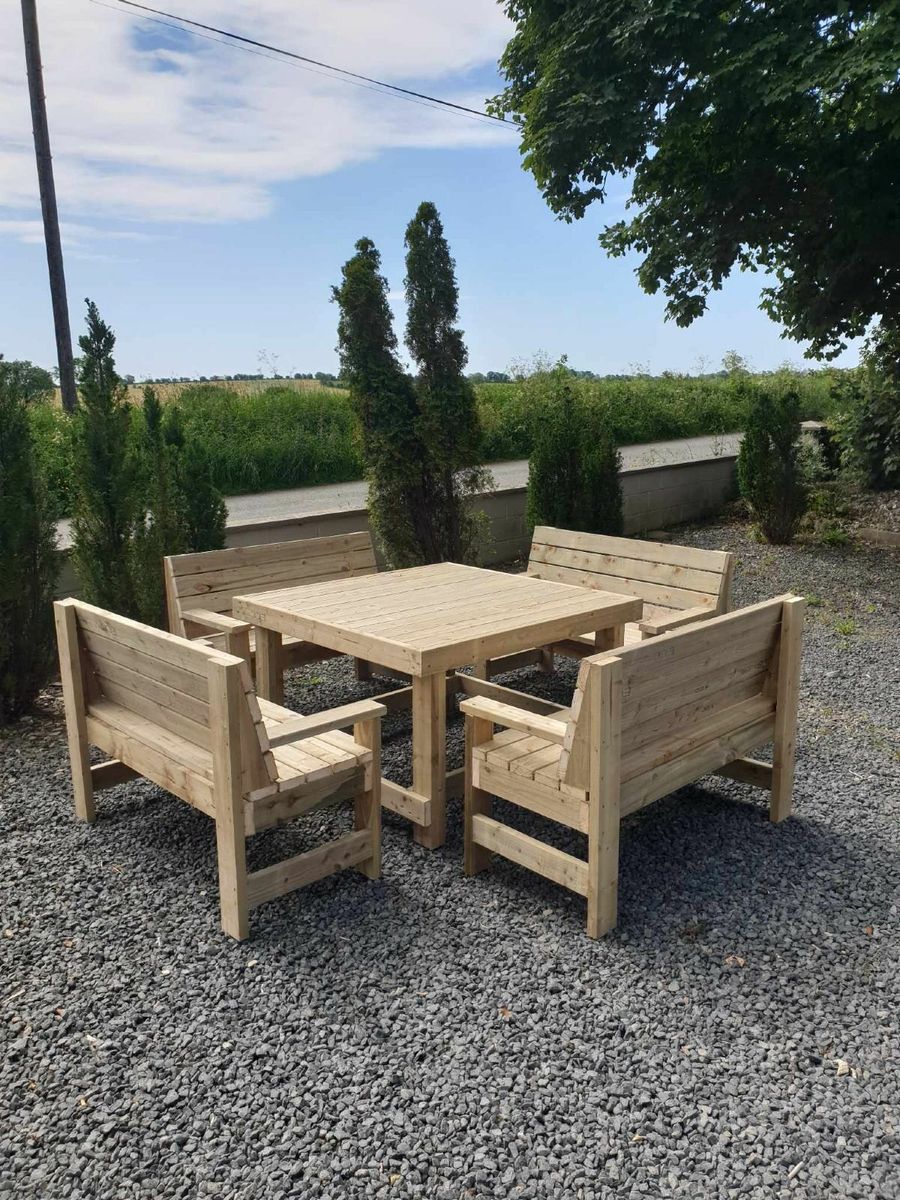 Garden table and chairs done deal hotsell