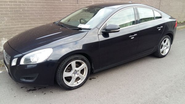 VOLVO S60 D3 2.0D 163hp breaking, for parts only.