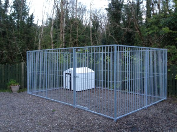 Galvanised dog outlet panels