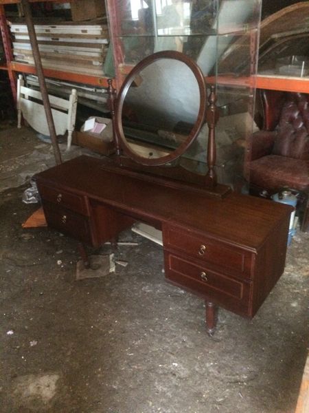 Mirrored dressing table sale sale