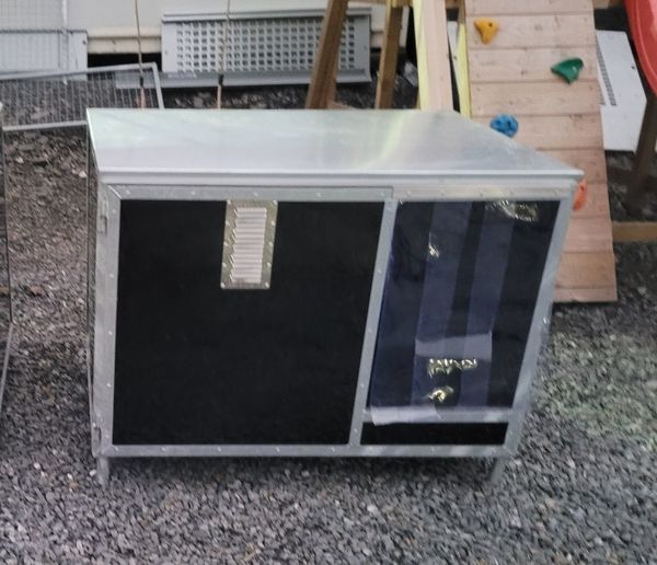 Insulated dog outlet kennel for truck