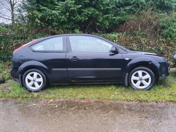 Ford Focus 1.4 petrol FOR BREAKING