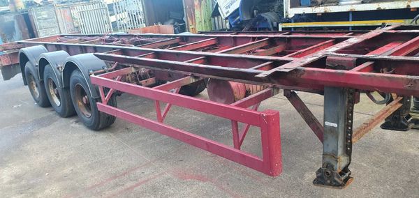 Chassis trailer for parts with 3 good BPW Axels