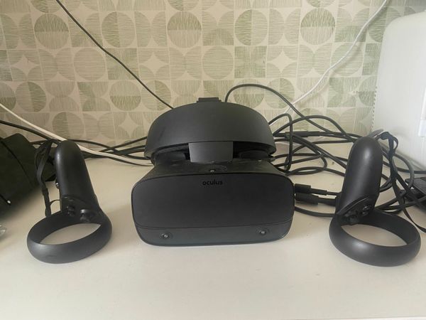 Oculus Rift S VR headset w/controller