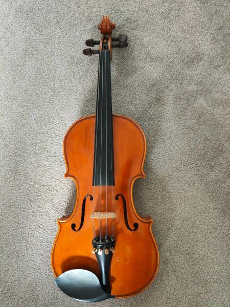 Violin size 4/4 with carbon fibre bow