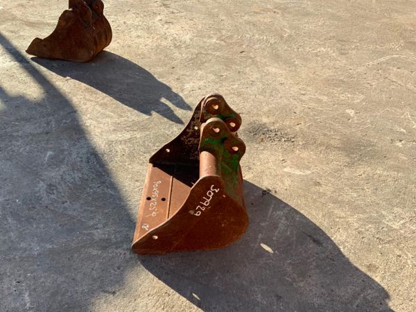 *** 18" MINI DIGGER BUCKET.....25mm PINS...307929 229345598