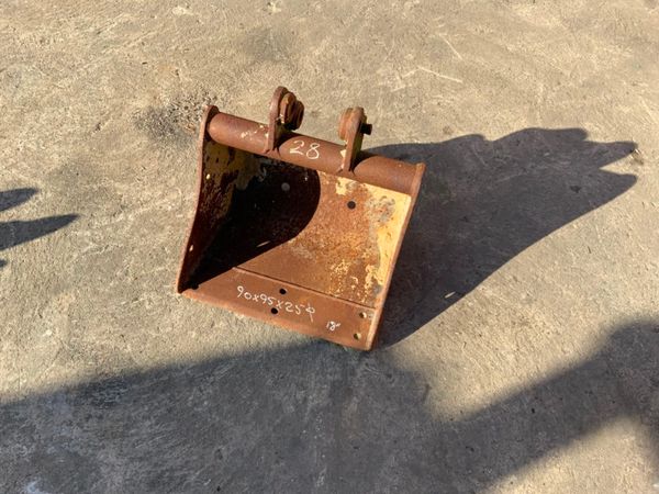 *** 18" MINI DIGGER BUCKET.....25mm PINS...307929 229345599