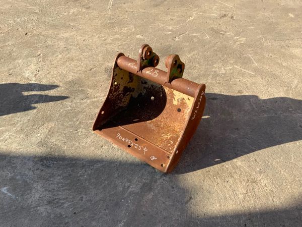 *** 18" MINI DIGGER BUCKET.....25mm PINS...307929 229345600
