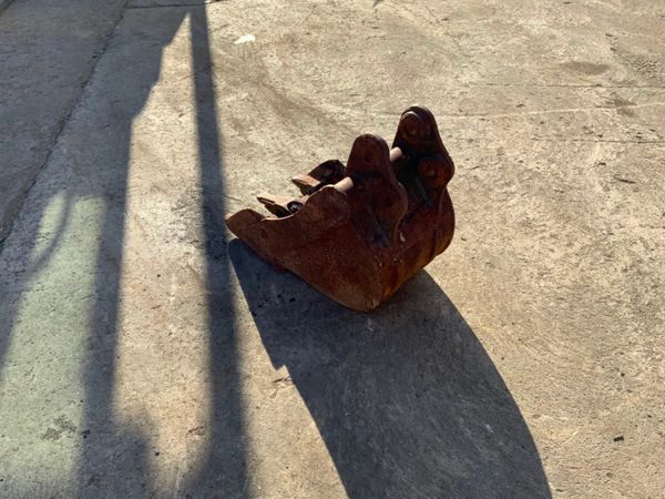 *** 12" MINI DIGGER BUCKET........25mm PINS *** 229345658
