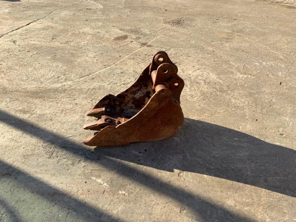 *** 12" MINI DIGGER BUCKET........25mm PINS *** 229345659