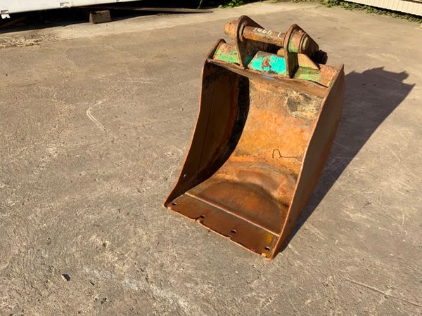 ***  24" DIGGING BUCKET.........45mm PINS ....4991 229369866