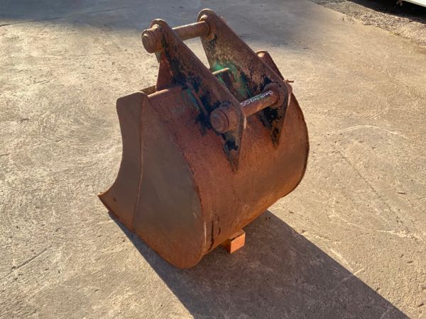 ***  24" DIGGING BUCKET.........45mm PINS ....4991 229369871