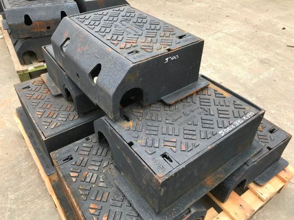 ACO KERB MAN HOLE LID COVER  GULLY CAST IRON 220827114