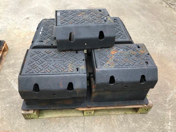 ACO KERB MAN HOLE LID COVER  GULLY CAST IRON 220827118