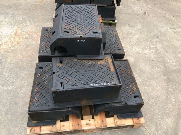 ACO KERB MAN HOLE LID COVER  GULLY CAST IRON 220827111