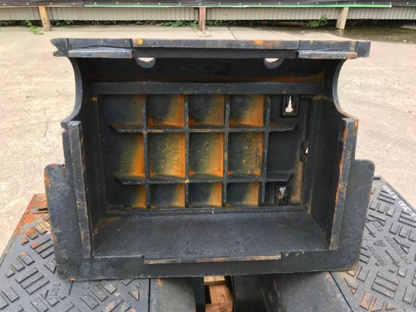 ACO KERB MAN HOLE LID COVER  GULLY CAST IRON 220827112