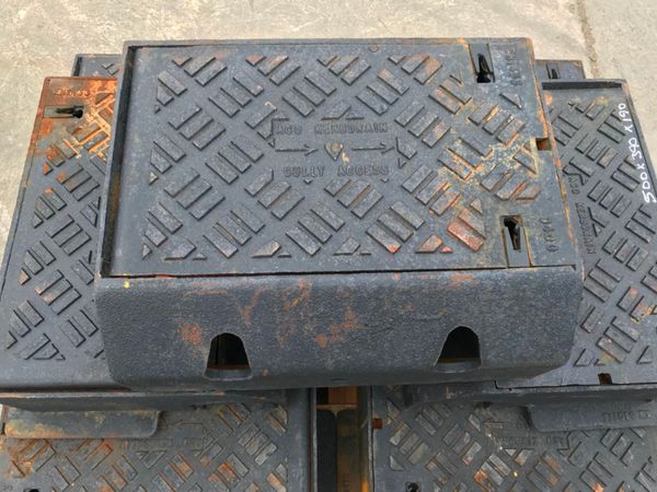ACO KERB MAN HOLE LID COVER  GULLY CAST IRON 220827113