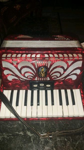 Weltmeister Caprice accordion with case Bargain