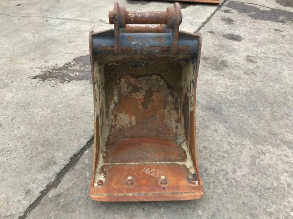 *** 24"  DIGGING BUCKET........60mm PINS ....1633 223098467