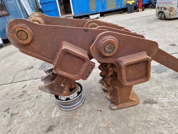 ** MANUAL CONCRETE PULVERISER ....90mm PINS ** 223102098