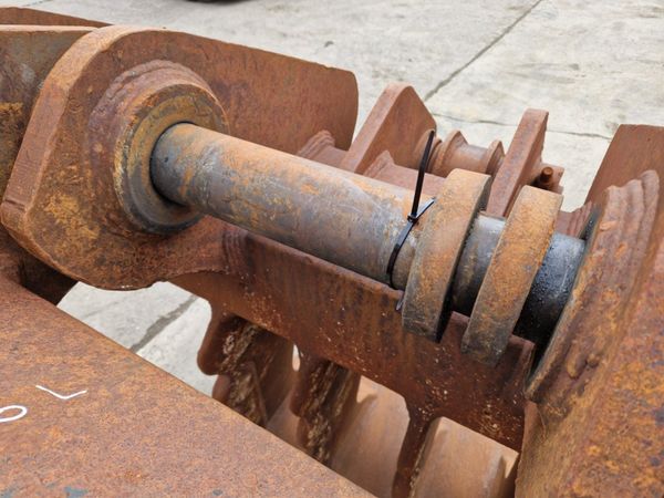 ** MANUAL CONCRETE PULVERISER ....90mm PINS ** 223102099