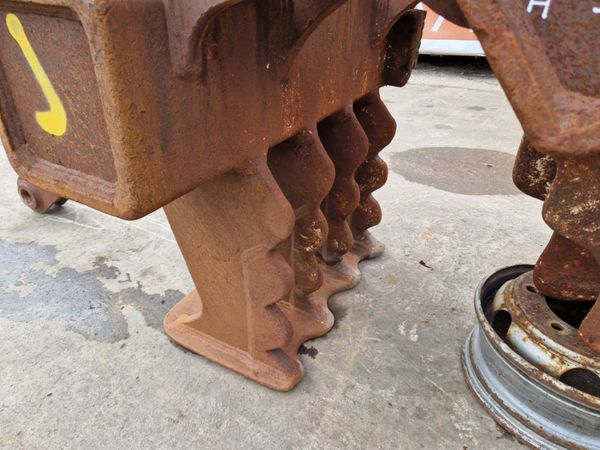 ** MANUAL CONCRETE PULVERISER ....90mm PINS ** 223102104