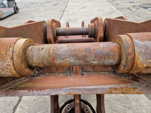 ** MANUAL CONCRETE PULVERISER ....90mm PINS ** 223102100