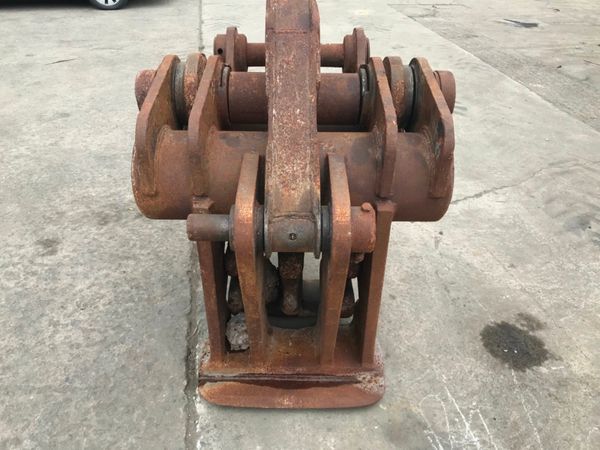 CONCRETE PULVERISING ATTACHMENT.....90mm 223131352