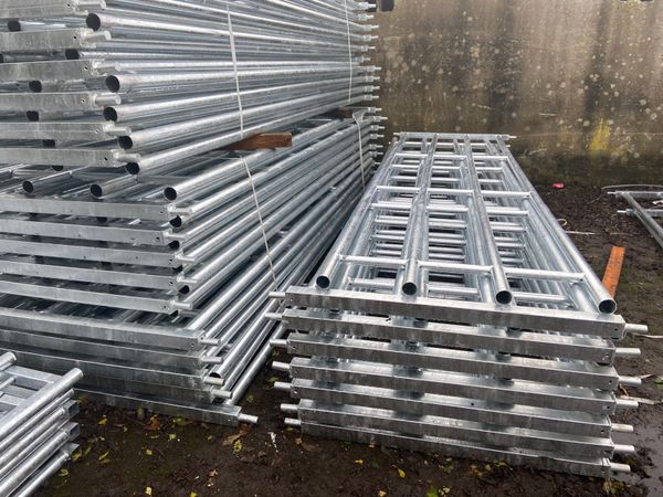 Heavy duty extendable gates and barriers