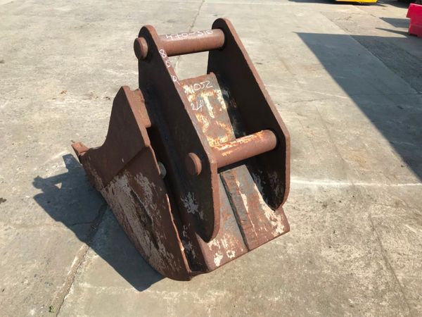 24"   DIGGING BUCKET.....80mm PINS......1052 234047171