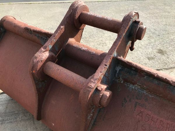 *** 84" GRADING BUCKET....90 mm PINS **** 234047387