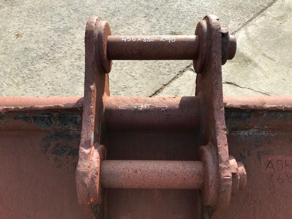 *** 84" GRADING BUCKET....90 mm PINS **** 234047388