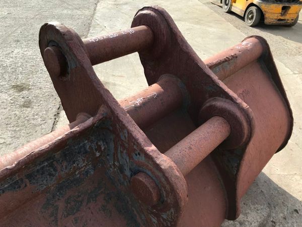 *** 84" GRADING BUCKET....90 mm PINS **** 234047389