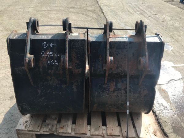 UNUSED 24" DIGGING BUCKET...45mm PINS.....  1035 234048110