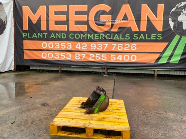 *** 12" JCB DIGGING BUCKET.....25mm...........#46 235353324